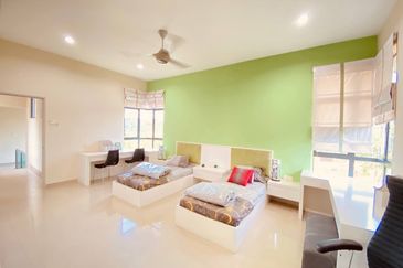 Puncak Pinggiran Putra