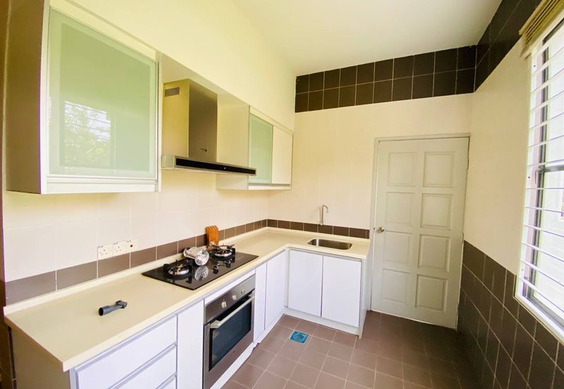 Puncak Pinggiran Putra