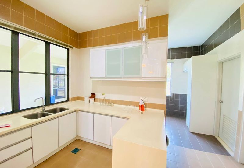 Puncak Pinggiran Putra