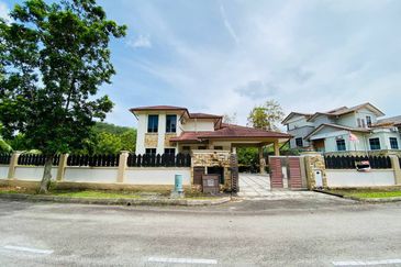 Puncak Pinggiran Putra