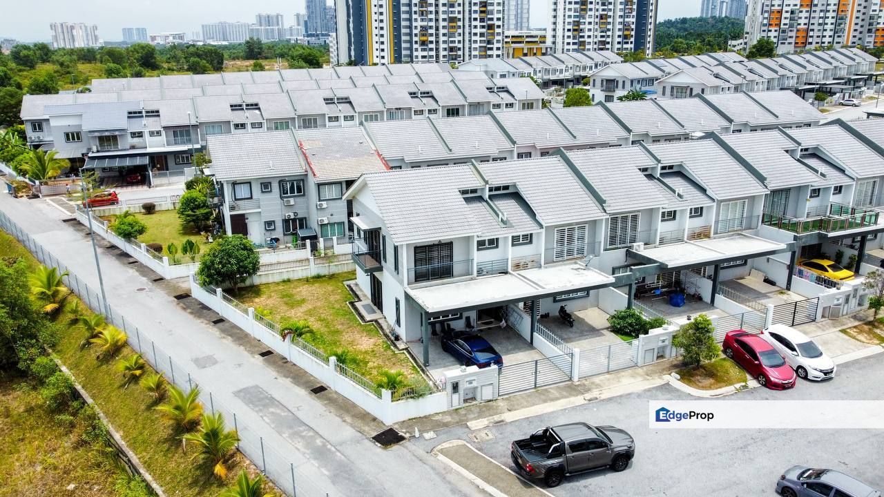 [3,283 SQFT] End Lot Double Storey Terrace Laurel Laman View, Cyberjaya, Selangor, Cyberjaya