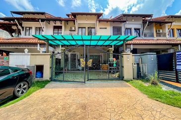 [24x90] Double Storey Superlink Jalan Tiang Seri Tropika 2 Bukit Jelutong Shah Alam FOR SALE Freehold 
