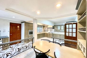 Double Storey BUNGALOW Lorong Kemaris Bangsar KL For Sale Freehold Near Jalan Maarof Lucky Garden Bangsar Bukit Bandaraya Medan Damansara