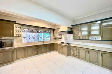 Double Storey BUNGALOW Lorong Kemaris Bangsar KL For Sale Freehold Near Jalan Maarof Lucky Garden Bangsar Bukit Bandaraya Medan Damansara