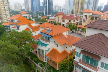 Kiara Peak (Puncak Kiara)