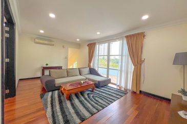 Kiara Peak (Puncak Kiara)