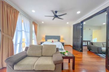 Kiara Peak (Puncak Kiara)