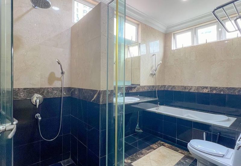 Kiara Peak (Puncak Kiara)