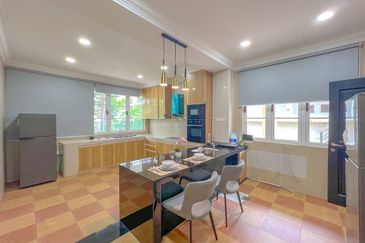 Kiara Peak (Puncak Kiara)