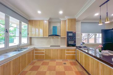 Kiara Peak (Puncak Kiara)