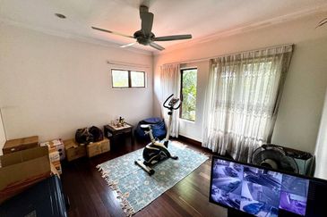 Putra Hill Residency