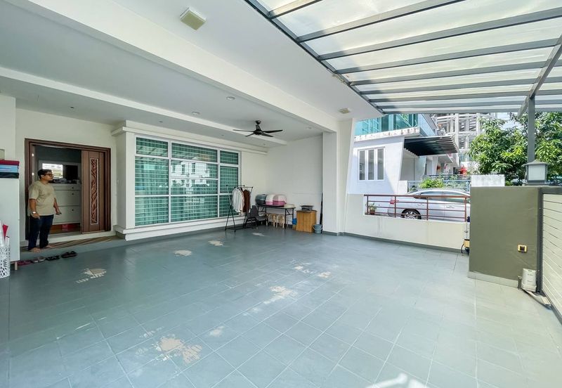 Taman Pinggiran Putra