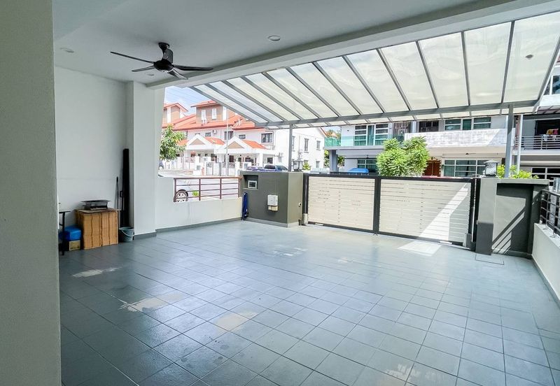 Taman Pinggiran Putra