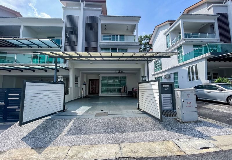 Taman Pinggiran Putra