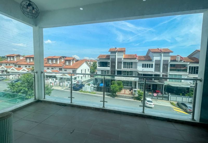 Taman Pinggiran Putra