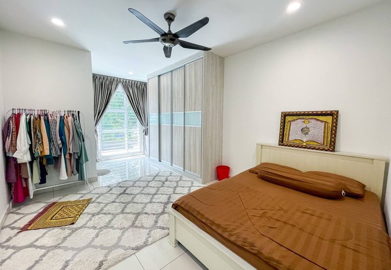 Taman Pinggiran Putra