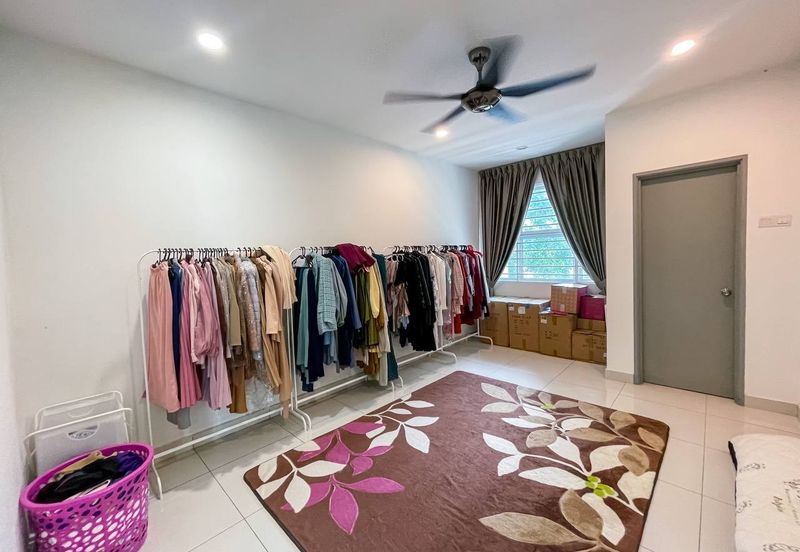 Taman Pinggiran Putra