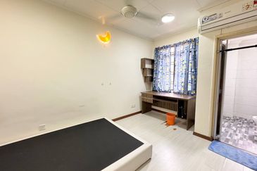 [RENOVATED 24'x80'] Double Storey Superlink Jalan Birai, Bukit Jelutong, Shah Alam FOR SALE