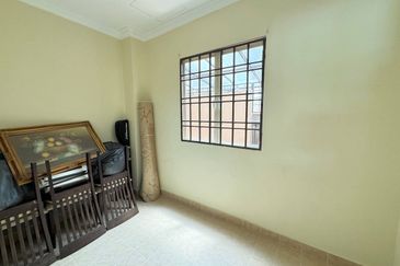 [RENOVATED 24'x80'] Double Storey Superlink Jalan Birai, Bukit Jelutong, Shah Alam FOR SALE