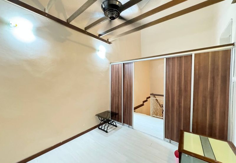 [RENOVATED 24'x80'] Double Storey Superlink Jalan Birai, Bukit Jelutong, Shah Alam FOR SALE