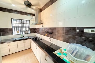 [RENOVATED 24'x80'] Double Storey Superlink Jalan Birai, Bukit Jelutong, Shah Alam FOR SALE