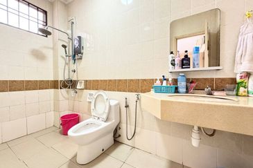 [RENOVATED 24'x80'] Double Storey Superlink Jalan Birai, Bukit Jelutong, Shah Alam FOR SALE