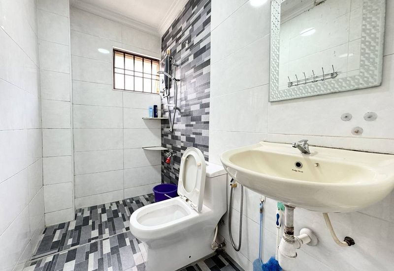 [RENOVATED 24'x80'] Double Storey Superlink Jalan Birai, Bukit Jelutong, Shah Alam FOR SALE