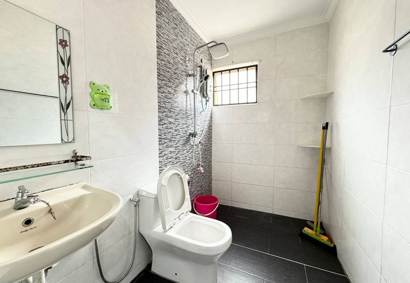 [RENOVATED 24'x80'] Double Storey Superlink Jalan Birai, Bukit Jelutong, Shah Alam FOR SALE