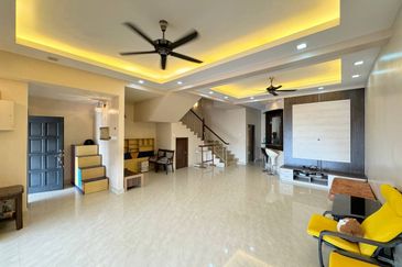 [RENOVATED 24'x80'] Double Storey Superlink Jalan Birai, Bukit Jelutong, Shah Alam FOR SALE