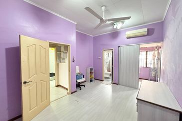 [RENOVATED 24'x80'] Double Storey Superlink Jalan Birai, Bukit Jelutong, Shah Alam FOR SALE