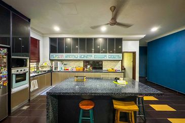 Putra Hill Residency