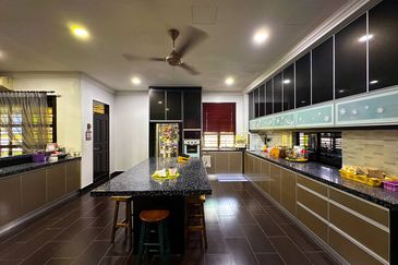 Putra Hill Residency