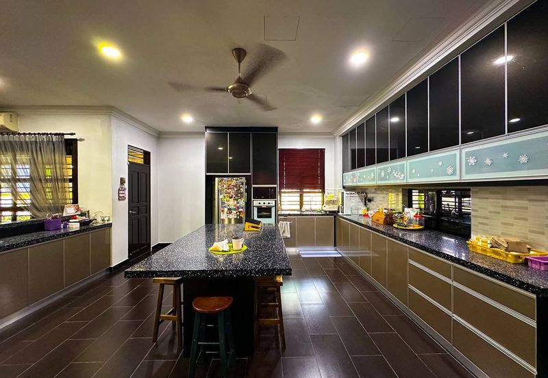 Putra Hill Residency