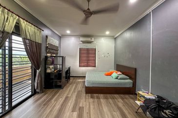 Putra Hill Residency