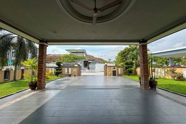 Putra Hill Residency