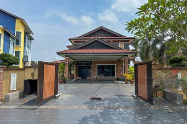 Putra Hill Residency