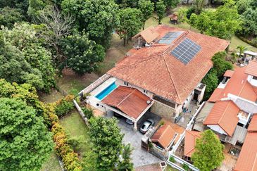 Bungalow Jalan Kubah Bukit Jelutong Shah Alam 3 Storey Bungalow FOR SALE FREEHOLD CORNER LOT 