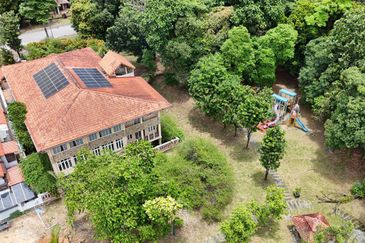 Bungalow Jalan Kubah Bukit Jelutong Shah Alam 3 Storey Bungalow FOR SALE FREEHOLD CORNER LOT 