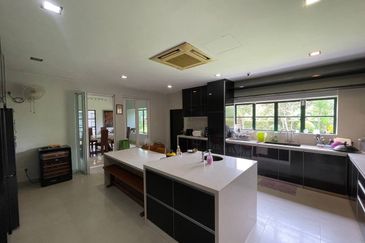 CORNER LOT Double Storey Bungalow Bidai Residence Bukit Jelutong, Sha Alam FOR SALE