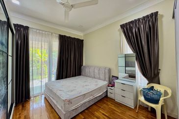 CORNER LOT 3 Storey Bungalow 1080 Residence, Puncak Saujana, Kajang FOR SALE