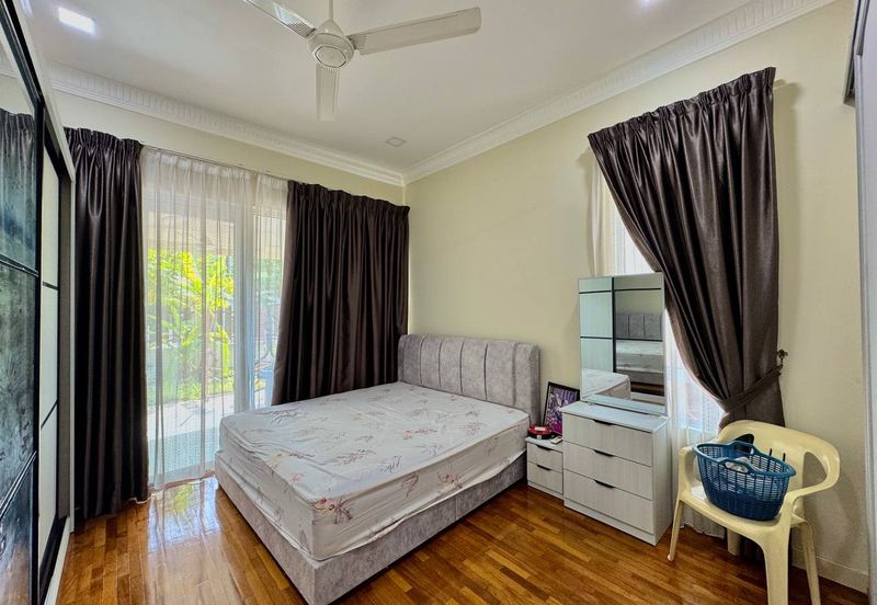 CORNER LOT 3 Storey Bungalow 1080 Residence, Puncak Saujana, Kajang FOR SALE