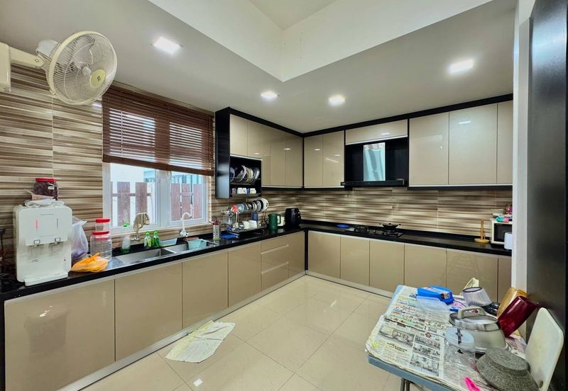 CORNER LOT 3 Storey Bungalow 1080 Residence, Puncak Saujana, Kajang FOR SALE