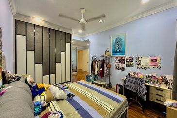 CORNER LOT 3 Storey Bungalow 1080 Residence, Puncak Saujana, Kajang FOR SALE