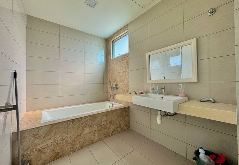 CORNER LOT 3 Storey Bungalow 1080 Residence, Puncak Saujana, Kajang FOR SALE