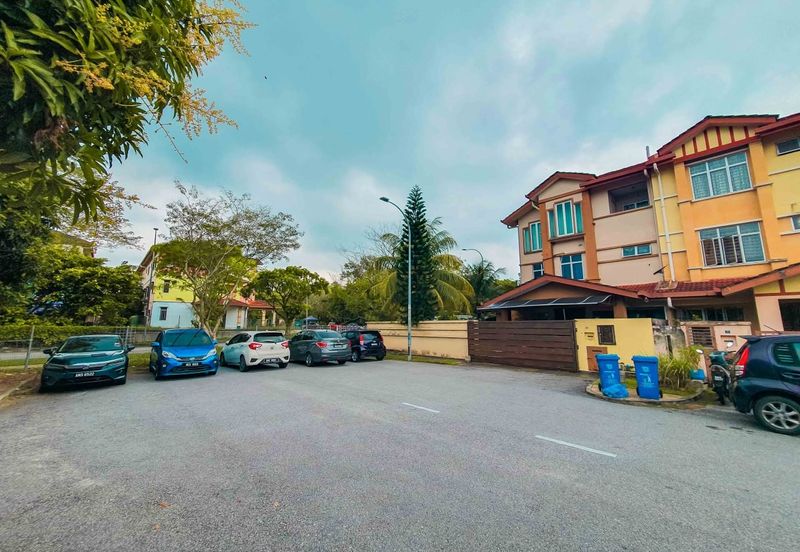 3 Storey Terrace Jalan Uranus Subang Bestari, Seksyen U5, Shah Alam FOR SALE