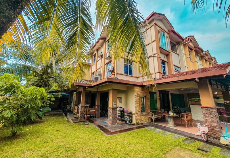 3 Storey Terrace Jalan Uranus Subang Bestari, Seksyen U5, Shah Alam FOR SALE
