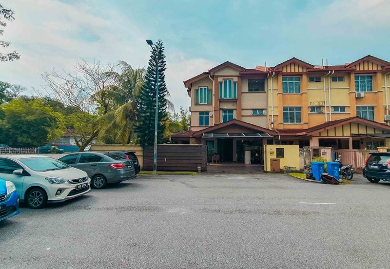 3 Storey Terrace Jalan Uranus Subang Bestari, Seksyen U5, Shah Alam FOR SALE