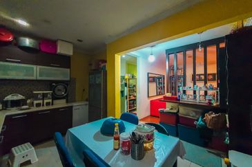 3 Storey Terrace Jalan Uranus Subang Bestari, Seksyen U5, Shah Alam FOR SALE