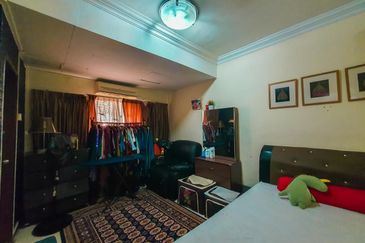 3 Storey Terrace Jalan Uranus Subang Bestari, Seksyen U5, Shah Alam FOR SALE