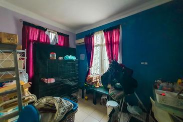 3 Storey Terrace Jalan Uranus Subang Bestari, Seksyen U5, Shah Alam FOR SALE